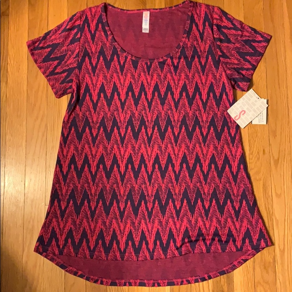 Small Lularoe Classic Tee